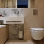 Projekt łazienki z wanną i pralnią - płytki Marazzi Evolution Marble i baterie Kludi Zenta dobrze komponują się z umywalką na zamówienie z konglomeratu.