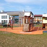Nowa szkoła podstawowa w Tulcach znajduje się kilka kroków od osiedla.