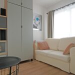 Projekt wnętrz domu typu bliźniak pod Poznaniem. Sypialnia i pokój gościnny mają po 10 m2 każdy.