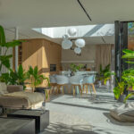 Nowoczesny projekt domu MOKAA Architekci z dachem dwuspadowym City Break House Kraków. Kanał YouTube Oglądamy domy marzeń