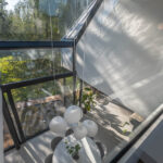 Nowoczesny projekt domu MOKAA Architekci z dachem dwuspadowym City Break House Kraków. Kanał YouTube Oglądamy domy marzeń